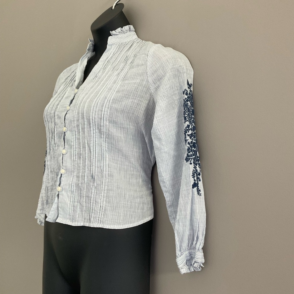 Birds Of Paradise Blue and White Button up Shirt - Picture 6 of 8